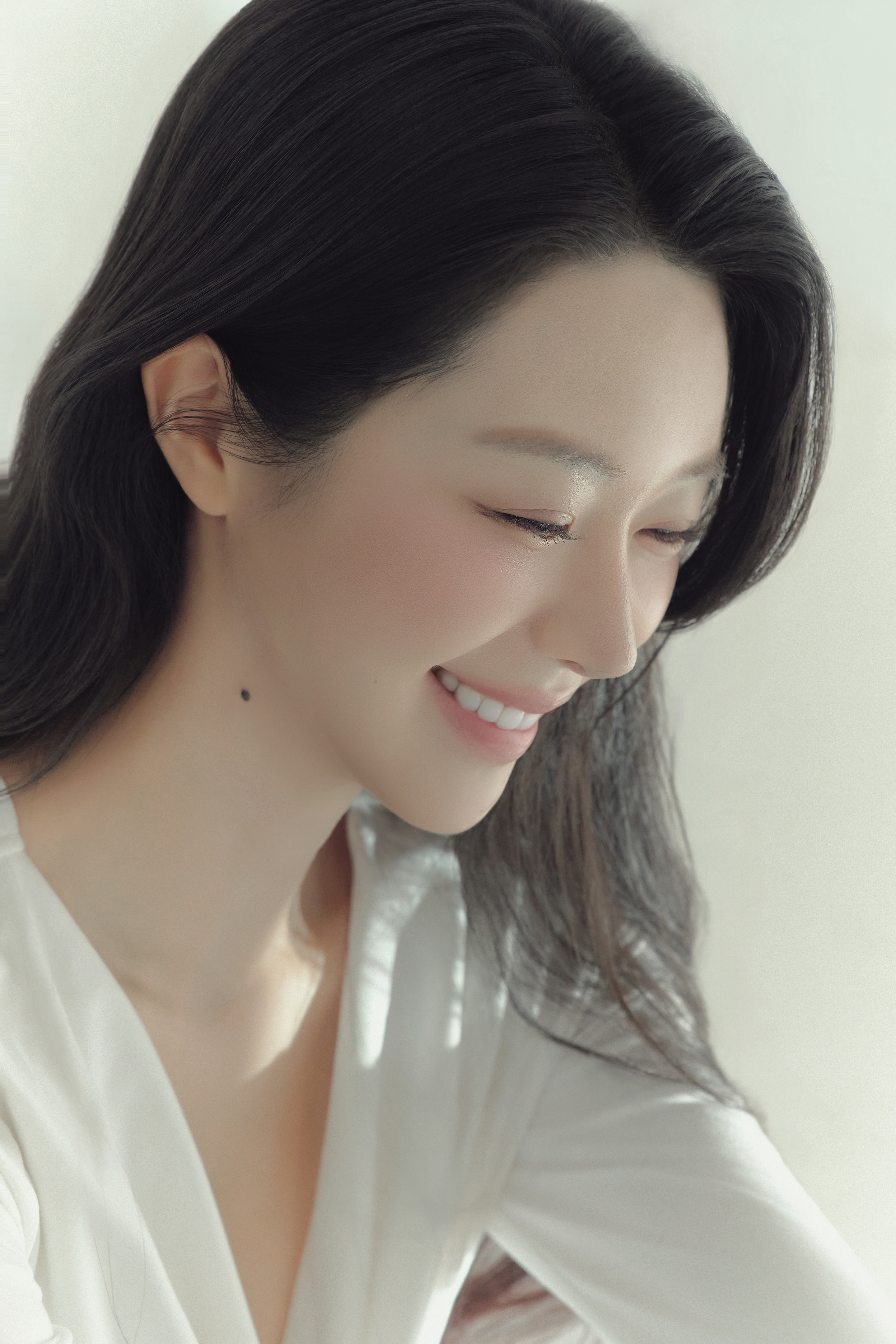 헤어와 메이크업을 강조한 뷰티 포트레이트